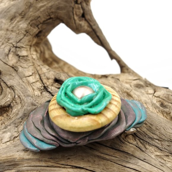 Pearl Flower Hand-Sculpted Hair Clip with Wooden Accent - Picture 5 of 9